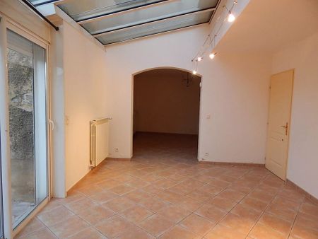 EXCLUSIVITE A CHATEAUNEUF DE GADAGNE ENTRE LE THOR ET AVIGNON - MAISON A LOUER DE 107 M² - 3 chambres - 2 SDB -AVEC COUR DE 40 M² - Photo 2