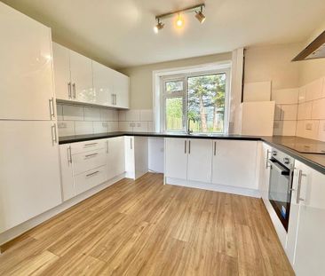 4 bedroom terraced house to rent - Photo 6