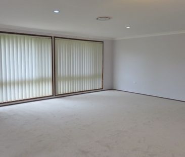 GREAT FAMILY HOME WITH POOL - Photo 6