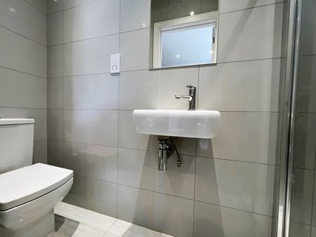 Studio Flat, Yonge Park, N4 - Photo 3