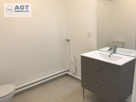Location Appartement 2 pièces 45m² BEAUVAIS 60000 - Photo 2
