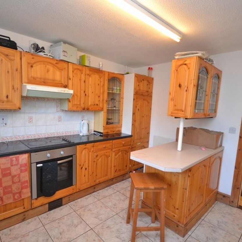 4 bed Semi-Detached House for Rent - Photo 1