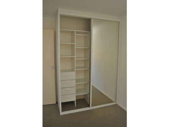 Prime Location Close to Schools & Shops! - Photo 1