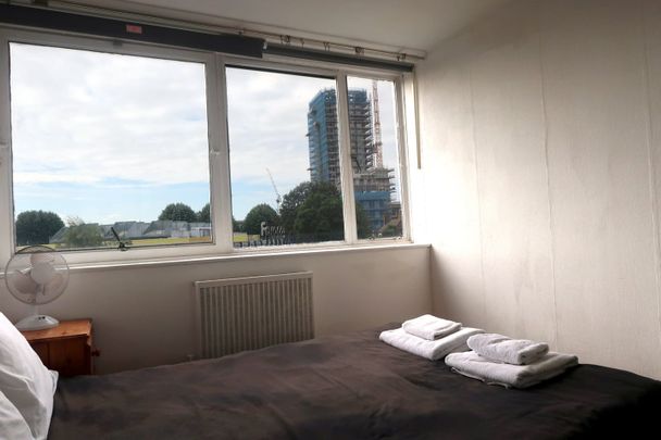 Room in a Shared Flat, International Students Or Full Time , SE17 - Photo 1
