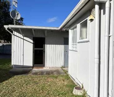 Two Bedroom Cottage - Photo 4