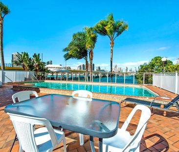 Southport Broadwater gorgeous modern unit with water views! - Photo 1