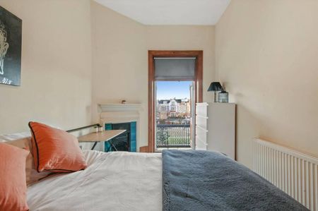 1 bedroom in a house share to rent - Photo 2