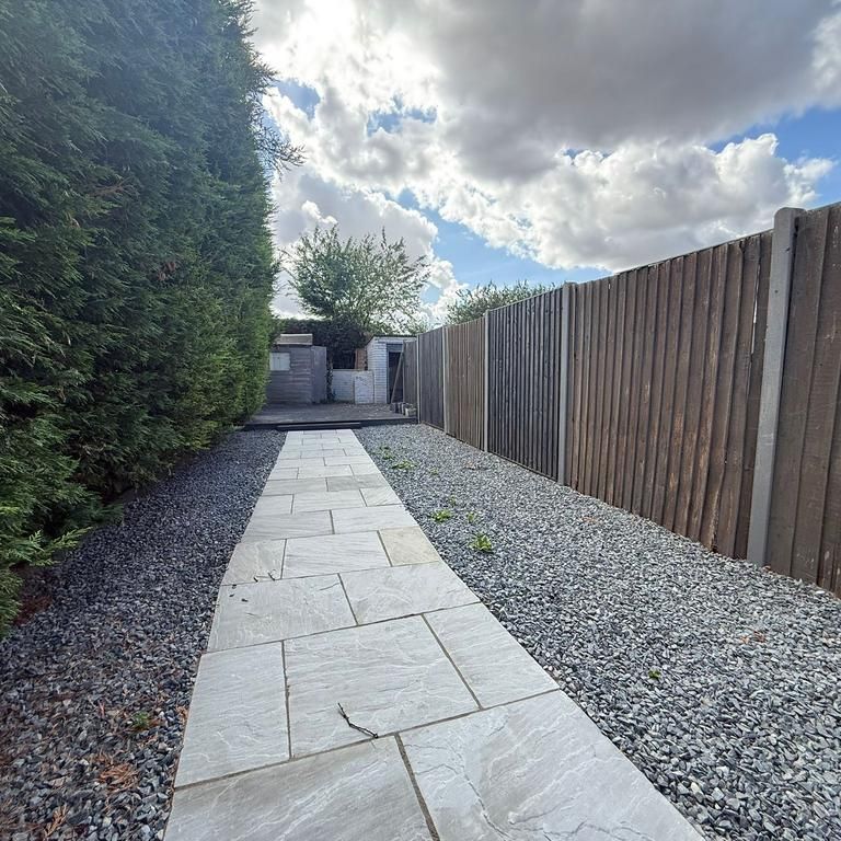 2 bedroom property to rent - Photo 1