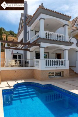 Alquiler de chalet adosado en Cortijo Torrequebrada - Photo 1