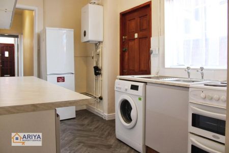 4 bedroom terraced house to rent - Photo 5