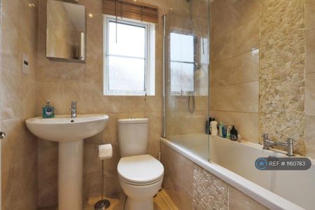 2 bedroom semi-detached house to rent - Photo 4