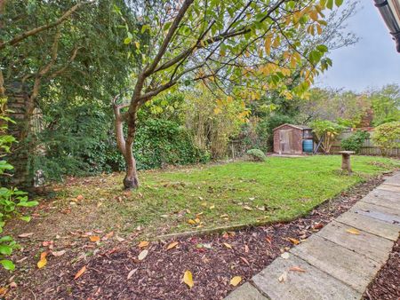 4 bedroom end of terrace house to rent - Photo 4