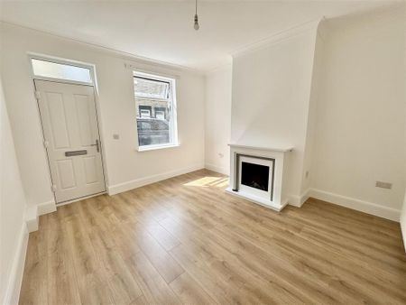 2 bedroom end of terrace house to rent - Photo 2