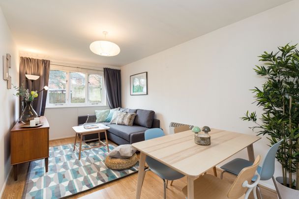 1 Bed Flat, Spa Court, SE16 - Photo 1