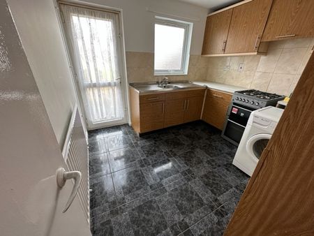 3 bedroom house on Vauxhall Close, CV1 5JH area - Photo 5
