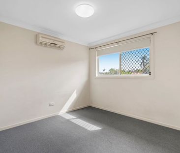 Huge Family Home in Stretton School Catchment - Photo 3