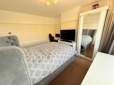 4 bedroom terraced house to rent - Photo 5