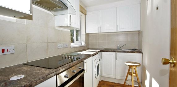 Abenberg Way, Hutton, Brentwood, CM13 - Photo 2