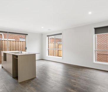 Luxury, Space & Style in the Heart of Thornhill Park - Photo 5