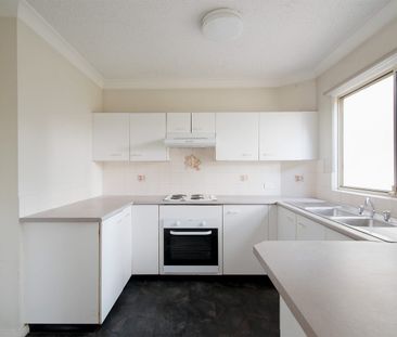 TWO BEDROOM UNIT IN GREAT LOCATION! - Photo 2