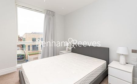 2 Bedroom flat to rent in Queenshurst Square, Kingston Upon Thames, KT2 - Photo 3