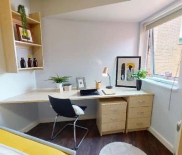 Two Bed Flat - Photo 4