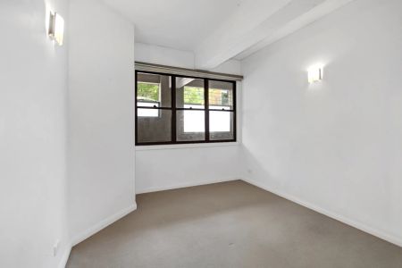 Modern warehouse conversion - Photo 4