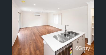 Big & Bright! - Photo 2