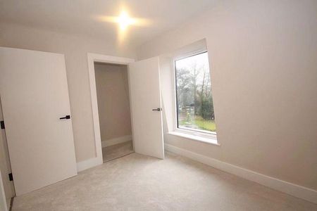 4 bedroom semi-detached house to rent - Photo 4