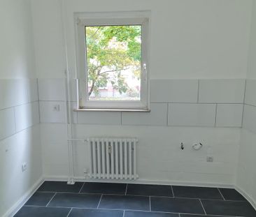 Renovierte 2-Zimmer-Wohnung im 2.Obergeschoss zu vermieten! 1 Netto... - Photo 2