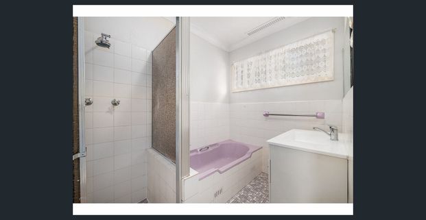 WELL PRESENTED AIR-CONDITIONED FAMILY HOME IN SOUGHT AFTER & CENTRAL LOCATION - Photo 1