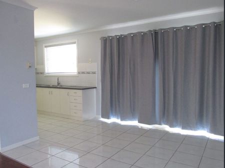 Quality, low maintenance townhouse ! - Photo 5