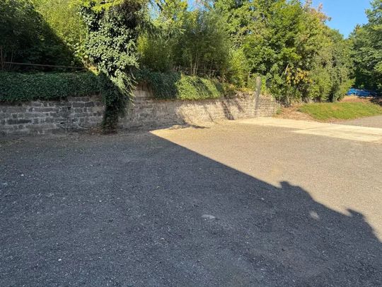 Pronájem venkovního parkovacího místa v centru Liberce ul. Chrastavská - Photo 1