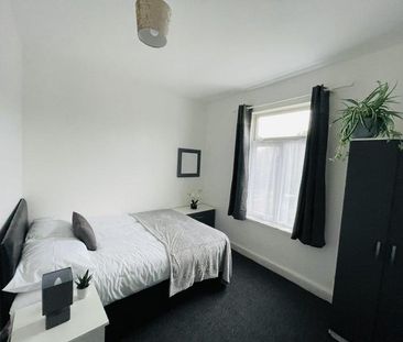 1 Beds - House share - - Photo 3