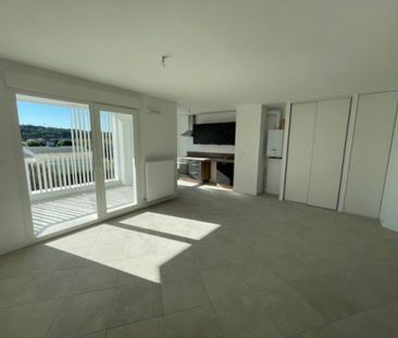 Grand appartement dernier étage en location à La Verpillière (38) - Photo 3