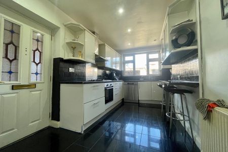 Sunny Bank Walk, MIRFIELD - Photo 3