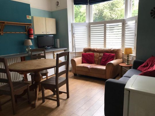 1 bedroom in a house share to rent - Photo 1