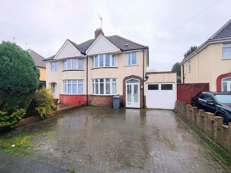 3 bedroom semi-detached house to rent - Photo 2
