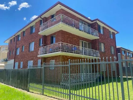 “2nd Floor 2 Bedder !” - Photo 1