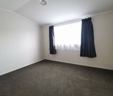 Home In Waterloo - Photo 2