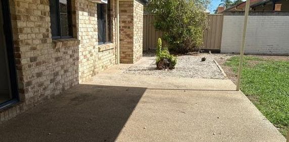 Family Home in Moodewarra Estate! - Photo 2