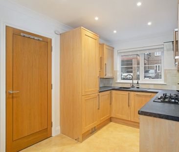 3 bedroom end of terrace house to rent - Photo 4