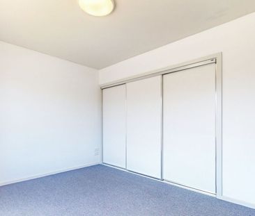 STUNNING TWO BEDROOM APARTMENT - Photo 4