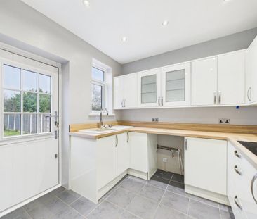 2 bedroom semi-detached house to rent - Photo 5