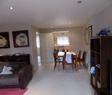 4 bedroom semi-detached house to rent - Photo 3