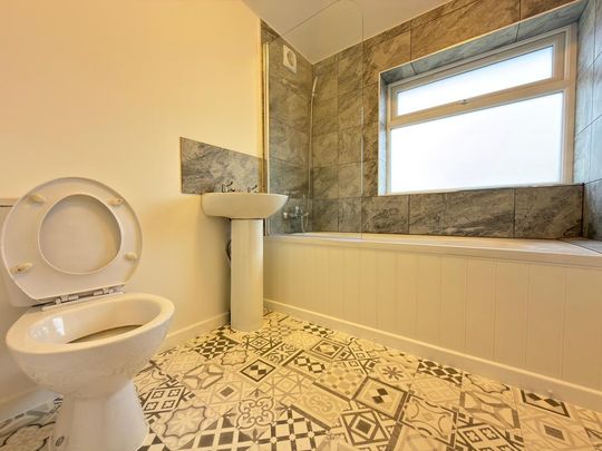 3 bedroom semi-detached house to rent - Photo 1