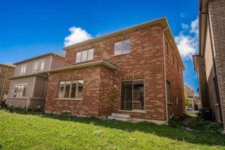 For Lease - 51 Arthur Mclaughlin Street, Clarington, Ontario - Photo 2