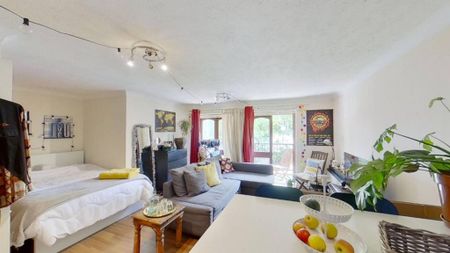 Studio to rent - Photo 2