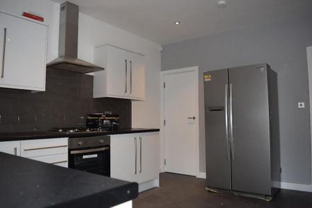 6 bedroom terraced house to rent - Photo 3