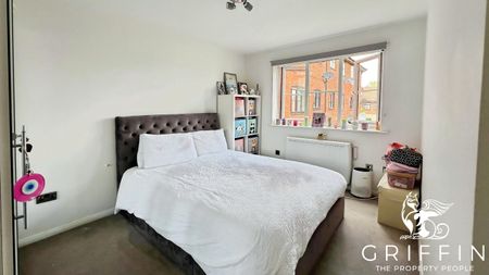Tenney House, Curzon Drive, Grays, RM17 - Photo 2